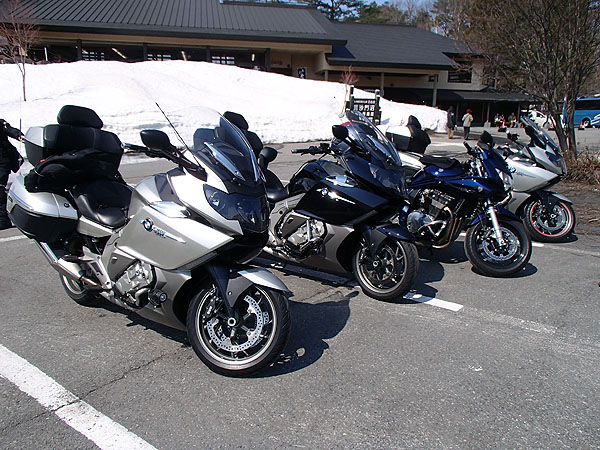 五色沼駐車場にＫ１６００ＧＴＬが３台